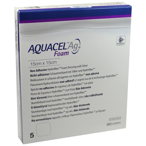 AQUACEL Ag Foam nicht-adhäsiv 15x15cm - PZN 09060647